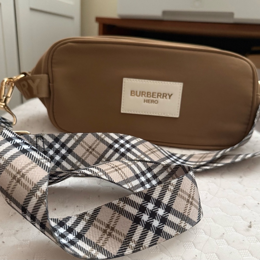 Burberry Beige Interior  to crossbody bag